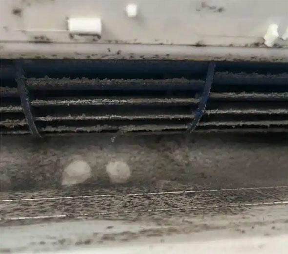 渝北空调吹的风有股烧焦味是怎么回事